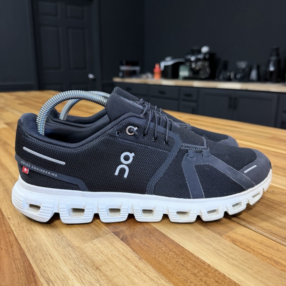 On Cloud 6 Men's Size 9.5 Black White Running Shoes 3MF10070299 Read Description